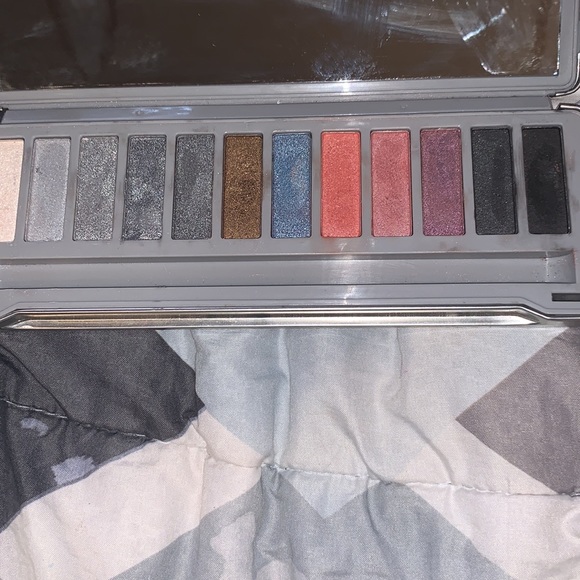 Smoky basics eye shadow pallette (lightly used) - Picture 3 of 4